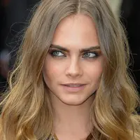 Cara Delevigne sendiri pernah berkencan dengan Jake Bugg, Michelle Rodriguez dan St. Vincent. (Newsweek)