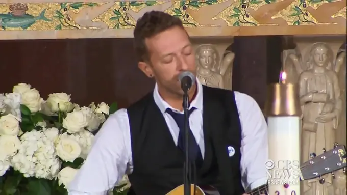 [Bintang] Chris Martin