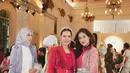 Tak sendiri, Raisa juga terlihat hadir dalam London Fashion Week 2023 serta memakai busana dengan konsep senada dengan Yasmin Napper. (FOTO: instagram.com/yasminnapper/)