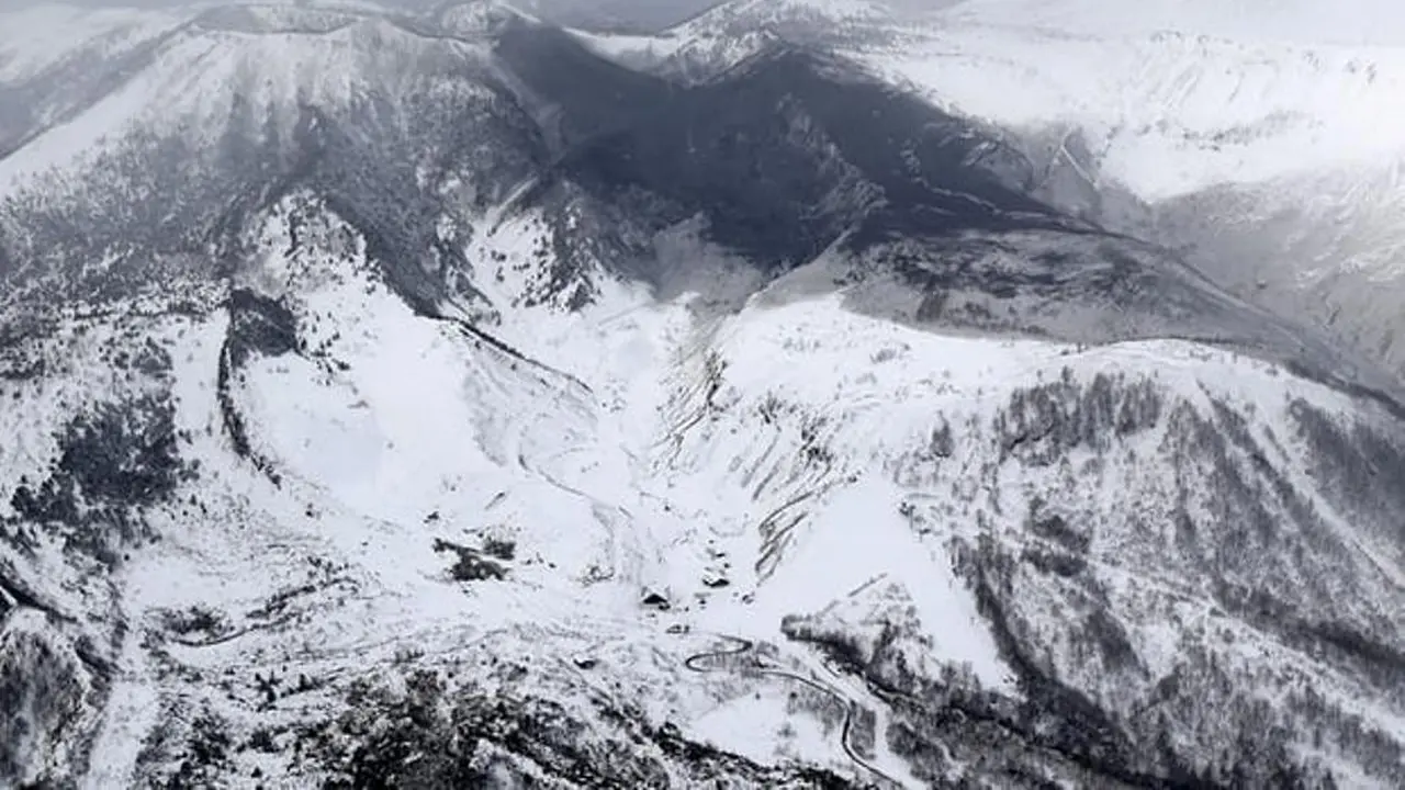 Gunung Berapi Dekat Resor Ski Jepang Erupsi, 15 Pengunjung Luka