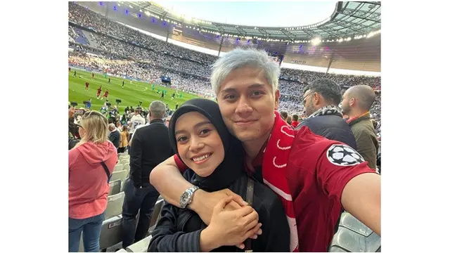 6 Potret Seru Rizky Billar dan Lesty Kejora Nonton Final Liga Champions di Paris