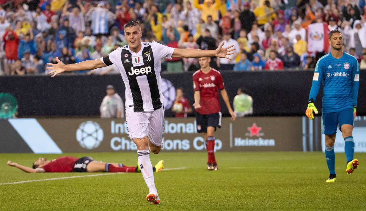 Selebrasi pemain anyar Juventus, Andrea Favilli usai mencetak gol ke gawang Bayern Munchen dalam International Champions Cup (ICC) 2018 di Lincoln Financial Field, Philadelphia, Amerika Seikat, Rabu (25/7). (AP Photo/Chris Szagola)