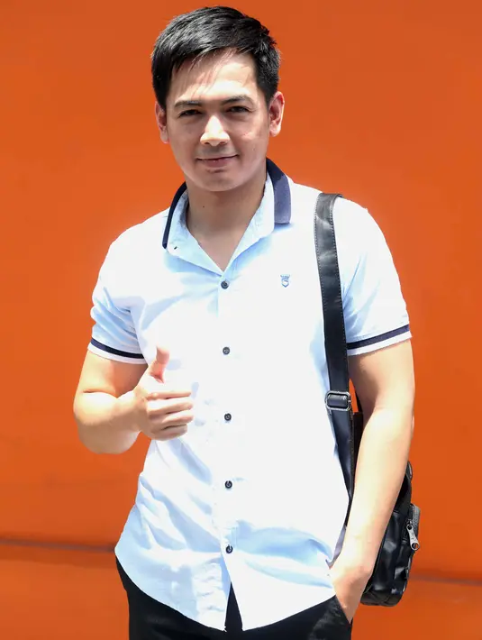 Tommy yang belum lama ini menunaikan ibadah umrah berharap diberikan yang terbaik bagi rumah tangganya. Itu juga menjadi bagian doa selama di tanah suci. (Nurwahyunan/Bintang.com)