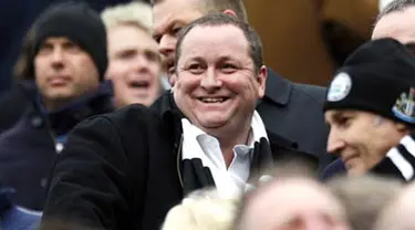 Newcastle United owner Mike Ashley takes his seat in the stands before his team took on Sunderland in their EPL football match at St James Park in Newcastle, northeast England, on February 1, 2009. AFP PHOTO/PAUL ELLIS