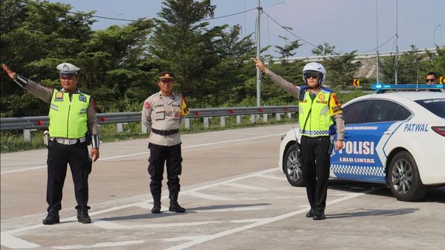 Pantauan arus balik di gerbang tol Gandulan, Pemalang, Jawa Tengah. (Foto: Liputan6.com/Polres Pemalang)