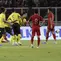 Para pemain Malaysia merayakan gol yang dicetak oleh Mohamadou Sumareh ke gawang Indonesia pada laga kualifikasi Piala Dunia 2022 di SUGBK, Jakarta, Kamis (5/9). Indonesia takluk 2-3 dari Malaysia. (Bola.com/M Iqbal Ichsan)