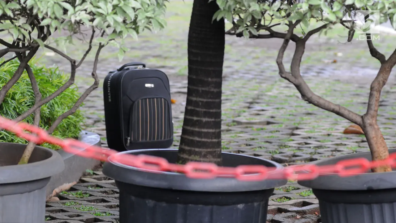 Wujud Koper Hitam Mencurigakan di Depan Gedung KPK