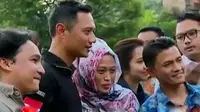 LSI menunjukkan tiga pasangan calon dalam Pilkada DKI Jakarta berpeluang menjadi pemenang. Sementara penemuan ular kobra bikin geger warga. 