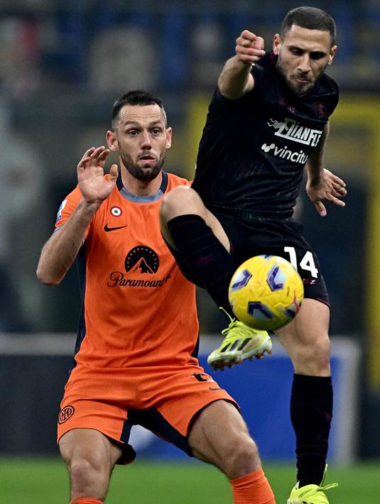 Saat ini Inter Milan sudah mengemas 63 poin dari 24 pertandingan. (GABRIEL BOUYS/AFP)