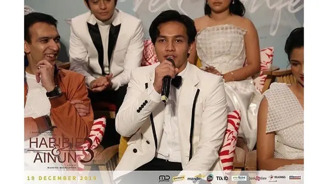 Sudah Bebas, Ini 7 Potret Terbaru Jefri Nichol Hadiri Gala Premier Habibie & Ainun 3