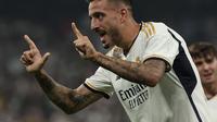 Penyerang Real Madrid, Joselu, merayakan gol yang dicetaknya ke gawang Las Palmas dalam laga jornada ketujuh La Liga Spanyol di Santiago Bernabeu, Kamis (28/9/2023) dini hari WIB. Real Madrid menang 2-0 dalam pertandingan ini. (Thomas COEX / AFP)
