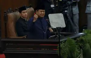 Presiden Republik Indonesia, Prabowo Subianto saat menyampaikan pidato pertamanya di depan sidang paripurna pelantikan Presiden dan Wakil Presiden terpilih periode 2024-2029 di Gedung Nusantara I Kompleks Parlemen, Jakarta, Minggu (20/10/2024). (Liputan6.com/Herman Zakharia)