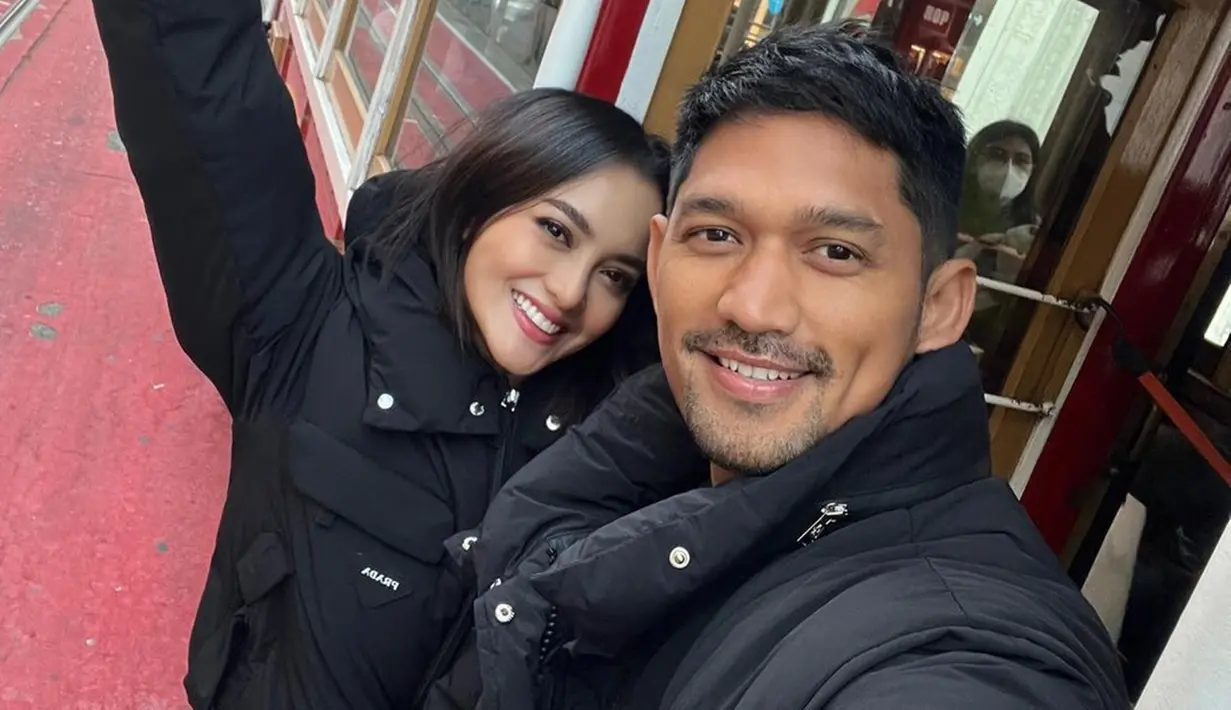 Ririn Ekawati bersama sang suami, Ibnu jamil berada di Amerika. Pasangan selebriti ini tampak menikmati liburan di San Francisco. Begini potret bahagia keduanya saat berlibur bersama. (Liputan6.com/IG/@ririnekawati)