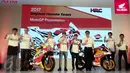 PT Astra Honda Motor (AHM) memperkenalkan All New Honda CBR250RR Repsol Edition, di Jakarta, Jumat (3/2). Peluncuran juga dilakukan langsung oleh duo pebalap andalan tim MotoGP Repsol Honda, Marc Marquez dan Dani Pedrosa. (Liputan6.com/Faizal Fanani)