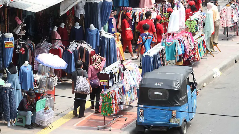 PKL Tanah Abang Kembali Kuasai Trotoar