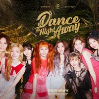 TWICE akan melakukan comeback pada 9 Juli, mereka akan merilis mini album yang berjudul Summer Nights. Mereka sempat menuai kecaman lantaran dituduh menjiplak konsep SNSD. (Foto: soompi.com)