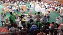 Suasana saat perekrutan pengendara Go-Jek  di Hall A Basket Senayan, Jakarta, Jumat (14/8/15). Fenomena ojek online dengan aplikasi di hanphone kini banyak diminati. (Liputan6.com/Herman Zakharia)