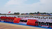 Tim putri Indonesia meraih perak pada Traditional Boat Race Asian Games 2018. (Bola.com/Riskha Prasetya)