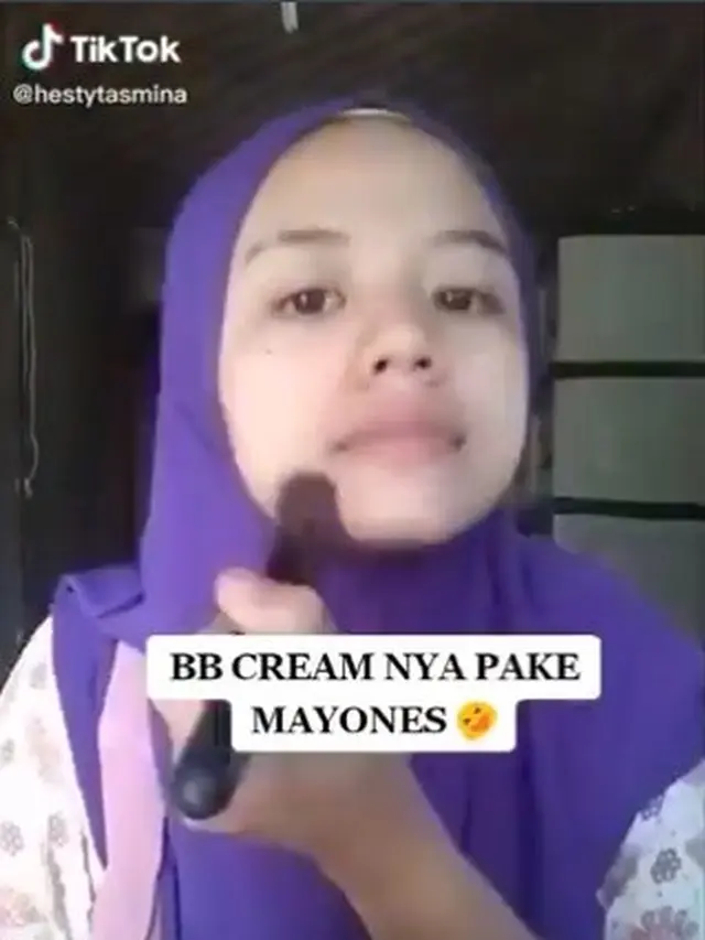 6 Aksi Nyeleneh Pakai Makeup dengan Bumbu Dapur Ini Hasilnya Kocak