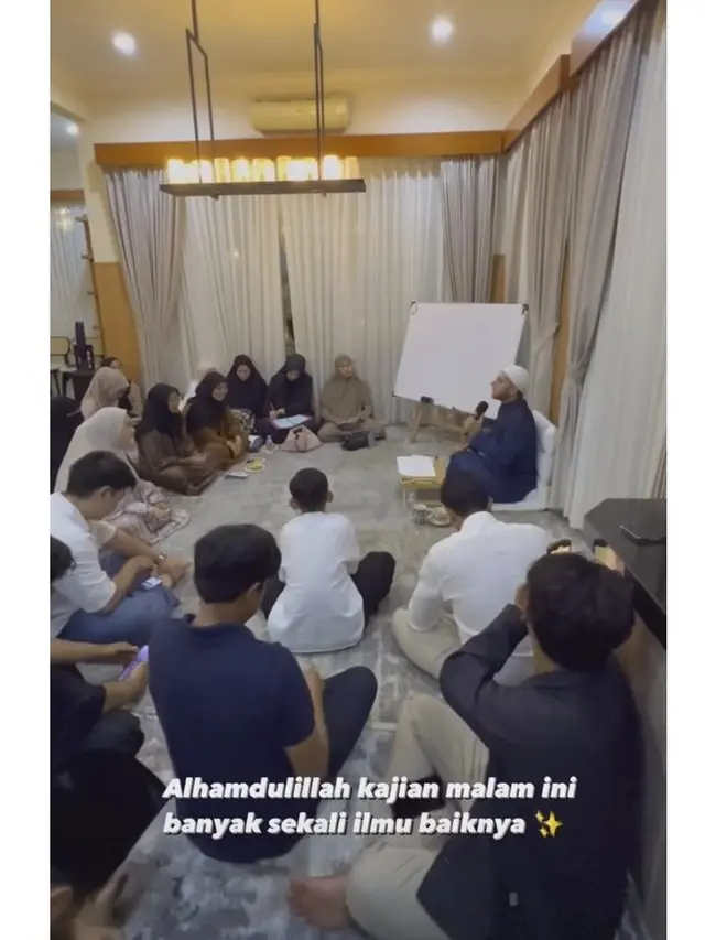 8 Potret Irish Bella Gelar Pengajian di Rumah, Penuh Kehangatan