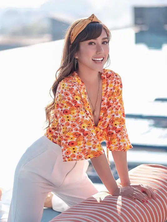 Melalui akun Instagramnya, Louise jelas terlihat sangat menikmati waktunya ketika di Bali. Louise juga memiliki hobi makan, meski begitu Louise tetap terlihat ramping ya walaupun banyak makannya. (Liputan6.com/IG/louiseans)