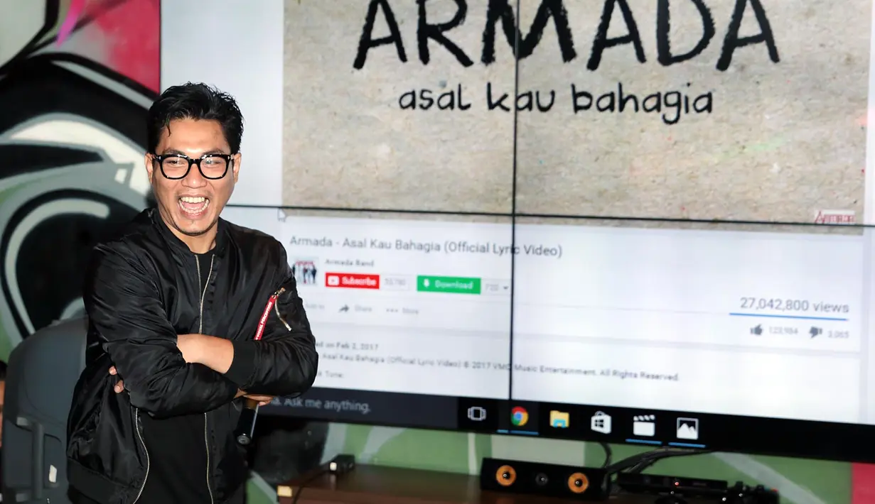 "Nggak nyangka, karena sebelum lagu ini keluar dan mulai on air dimana-mana kita menargetkan dalam sebulan 2 juta. Ternyata di hari kedua udah 2 jutaan. Sekarang udah 27 juta viewer meski belum genap 2 bulan,” ucap Rizal Armada. (Deki Prayoga/Bintang.com)