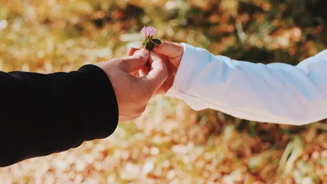 Ketika Saturn Membantu Hubungan Bertahan