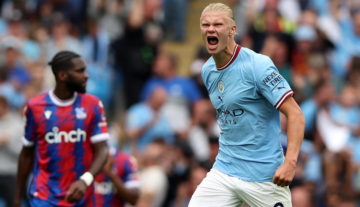Erling Haaland. Dalam 8 laga Liga Inggris 2022/2023, striker anyar Manchester City asal Norwegia berusia 22 tahun ini telah mencetak 3 kali hattrick, yaitu pada pekan ke-4 saat menang 4-2 atas tamunya Crystal Palace (27/8/2022), pekan ke-5 saat menang 6-0 atas tamunya Nottingham Forest (31/8/2022) dan terakhir pada pekan ke-9 saat menang 6-3 atas Manchester United di Etihad Stadium (2/10/2022). Total ia telah mencetak 14 gol dan 3 assist. (PA via AP/Martin Rickett)