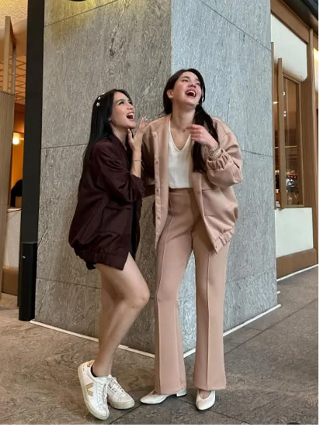 6 Potret Pertemuan Alice Norin dan Davina Karamoy, Bak Saudara Kembar