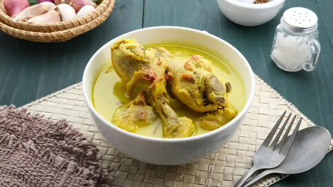 opor ayam kuning