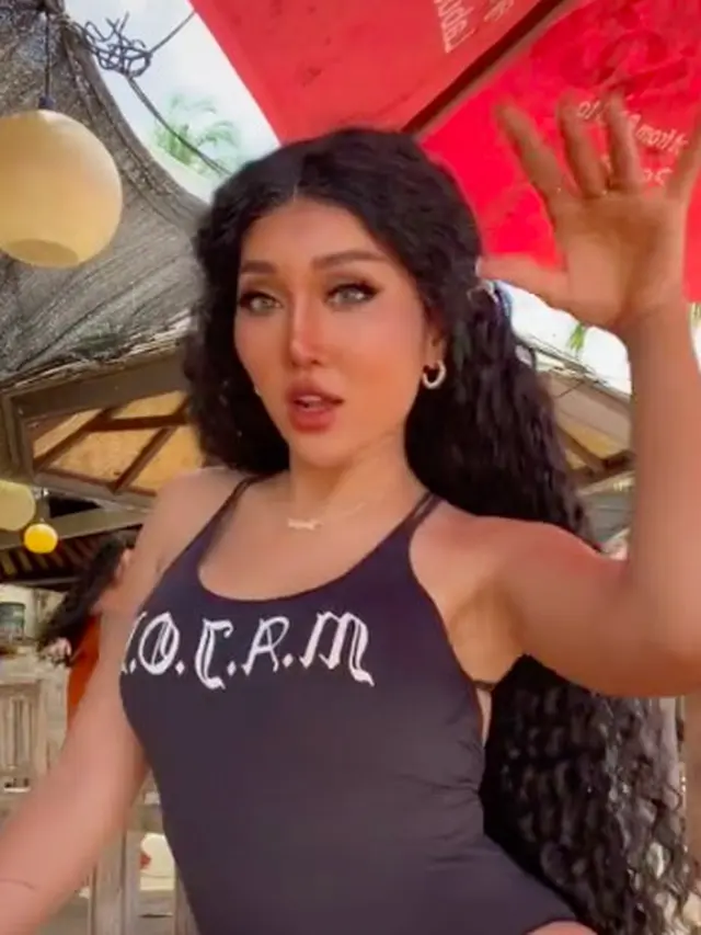 Potret Lucinta Luna dengan Rambut Keriting, Bak Seleb Hollywood. (Sumber: Instagram/lucintaluna_manjalita)