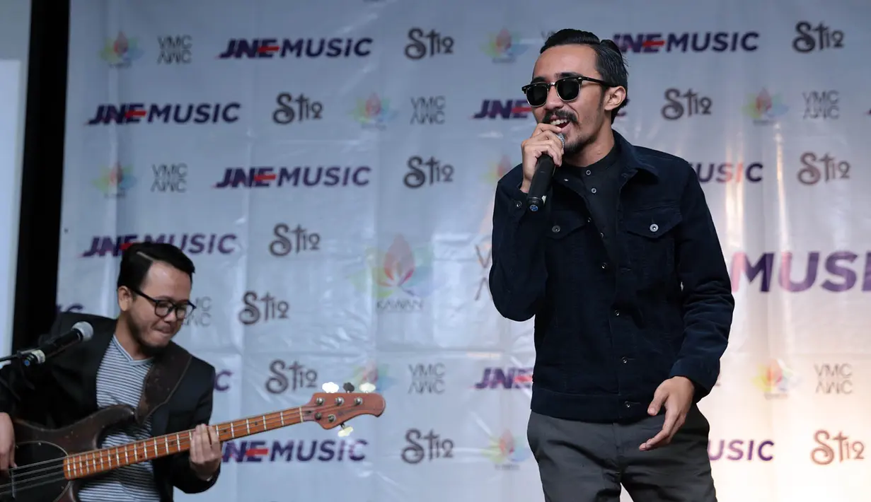 Di album baru berjudul Self Titled ini terdiri dari 10 lagu dan terdapat suara baru dari Zai. Unsur melayu yang tidak bisa mereka hilangkan serta paduan EDM menjadi warna baru untuk album barunya ini. (Deki Prayoga/Bintang.com)