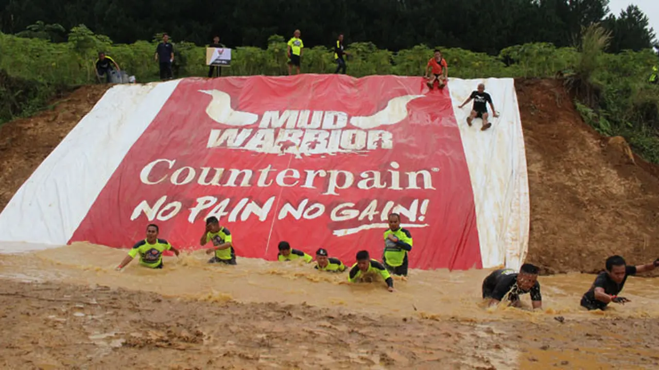Perjuangan Peserta Counterpain Mud Warrior Berbuah Manis
