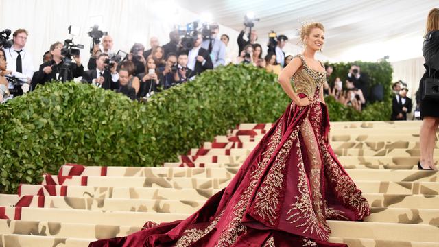 Blake Lively Pakai Perhiasan Rp 28 Miliar di Met Gala 