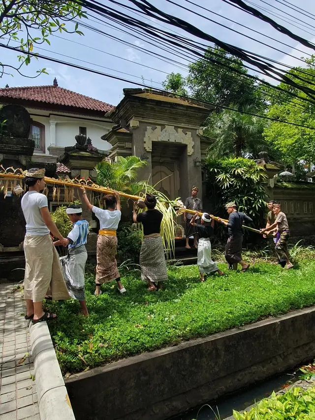 6 Potret Keluarga Oka Antara Rayakan Hari Raya Nyepi, Sakral dan Penuh Suka Cita