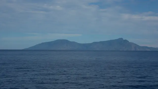 Menaiki kapal ferry ke Pulau Atauro lokasi Gunung Manukoko. (Dok: Gunung Bagging https://www.gunungbagging.com/manukoko/)