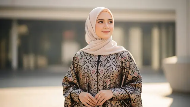 Model Gamis Brokat Klasik dengan Potongan Modern Minimalis