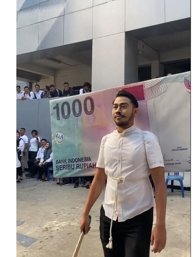 Momen Karyawan Kantor Ikut Lomba Cosplay Jadi Pattimura, Netizen: Mirip Jeje Govinda