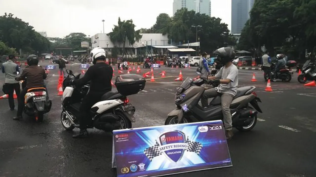 Puluhan Bikers NMax 'Serbu' Polda Metro Jaya