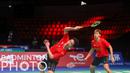 Atlet bulutangkis ganda putra Indonesia, Kevin Sanjaya Sukamuljo dan Marcus Fernaldi Gideon saat tampil melawan wakil Malaysia di ajang Piala Thomas 2020 yang berlangsung di Denmark, Jumat (15/10/2021). (Badminton Photo/Yves Lacroix)
