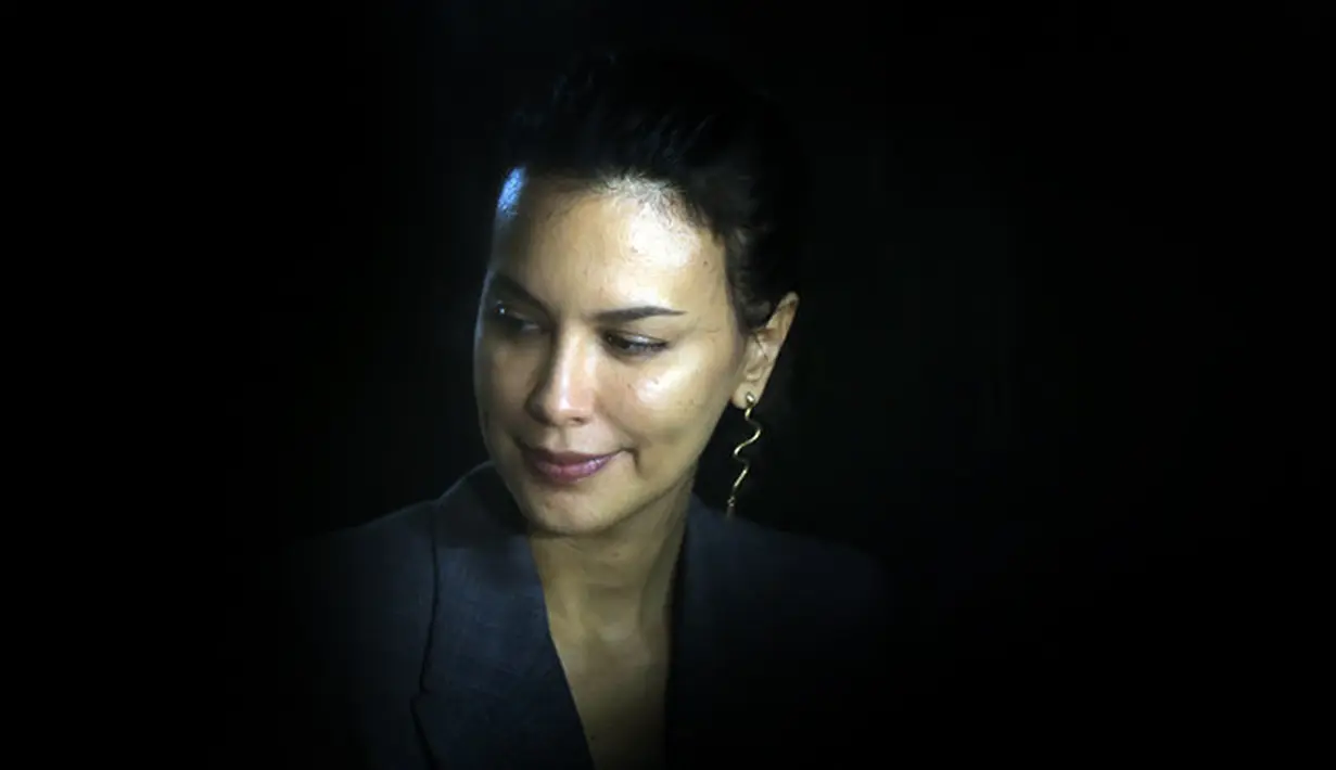 Setali tiga uang, Sophia pun mengambil sikap yang sama dengan Ariel. Dalam sebuah sesi wawancara, mantan istri Indra Lesmana itu langsung menolak jika kehidupan pribadinya dicecar. (Deki Prayoga/Bintang.com)