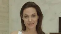 Angelina Jolie Kena Cacar Air Setelah Dihina Petinggi Studio

