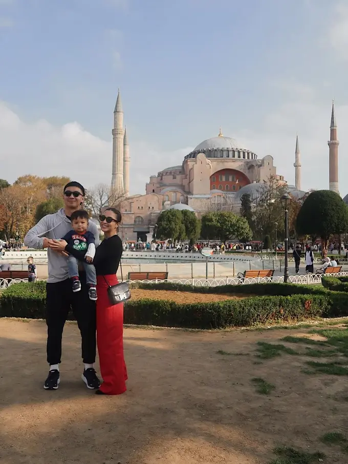 Baby Issa anak Nikita Willy tampil stylish saat liburan di Turki