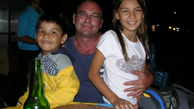 6 Potret Masa Kecil Irish Bella dan Sean Ivan Bareng Ayah