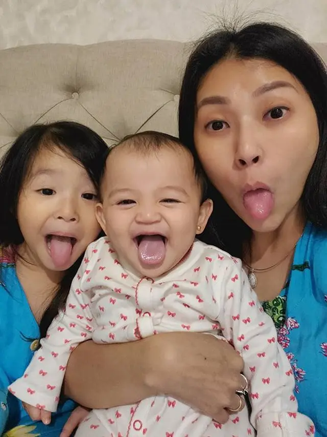 7 Potret Sarwendah dan Thalia Putri Onsu Kompakan Pakai Daster