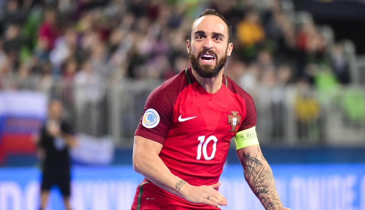 <p>Richardinho merupakan pemain futsal yang berasal dari Portugal. Pria kelahiran Valbom, 3 September 1985 itu berposisi sebagai seorang flank. (AFP/Jure Makovec)</p>