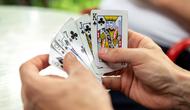 Surprising benefits of playing card games. (Photo: frimufilms/Magnific)