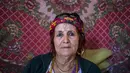 Seorang wanita tua Aljazair tampak bertato dibagian mukanya. Kebanyakan dari wanita - wanita ini menyesal karena kini seni tato dianggap dosa di daerahnya. (Dailymail.co.uk)
