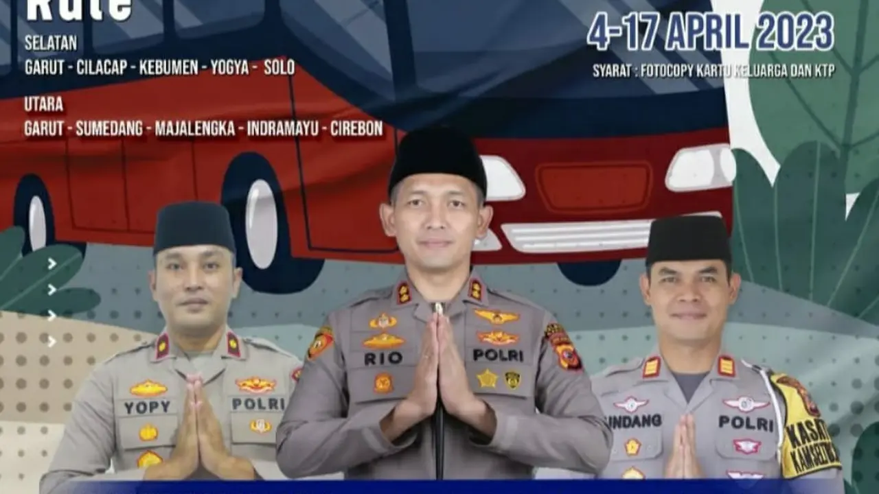 Kepolisian Resort (Polres) Garut, Jawa Barat menyediakan puluhan bis Antar Kota Antar Provinsi (AKAP) yang digunakan dalam program 'Mudik Presisi Polres Garut 2023' yang akan dibuka mulai 4-17 April mendatang. (Liputan6.com/Jayadi Supriadin)