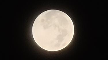 Memotret bulan dengan Kamera Zoom di Samsung Galaxy S20 Ultra